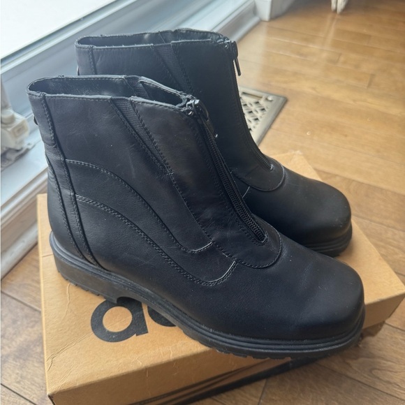 Naturalizer winter boots with fur inside - Picture 2 of 12